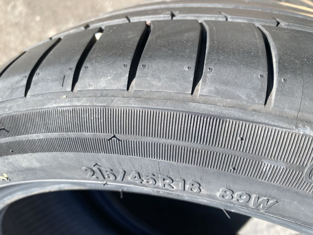 215/45/18 комплект бу TOYO