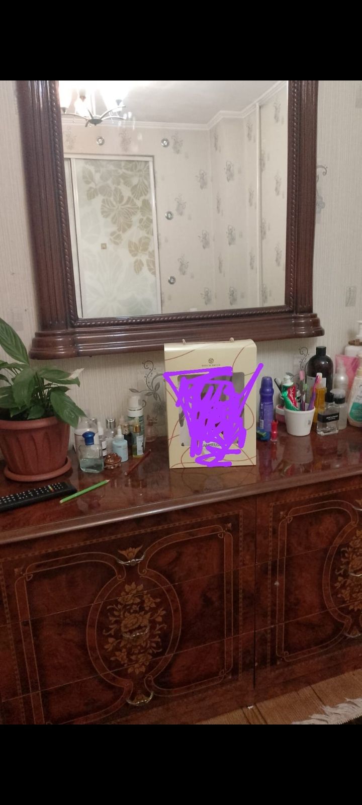 Продам комод с зеркалом