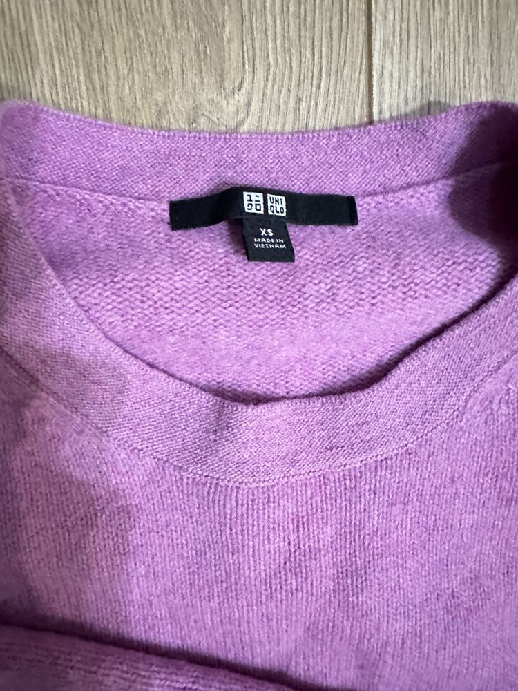 Продам свитер uniqlo. 100% шерсть.