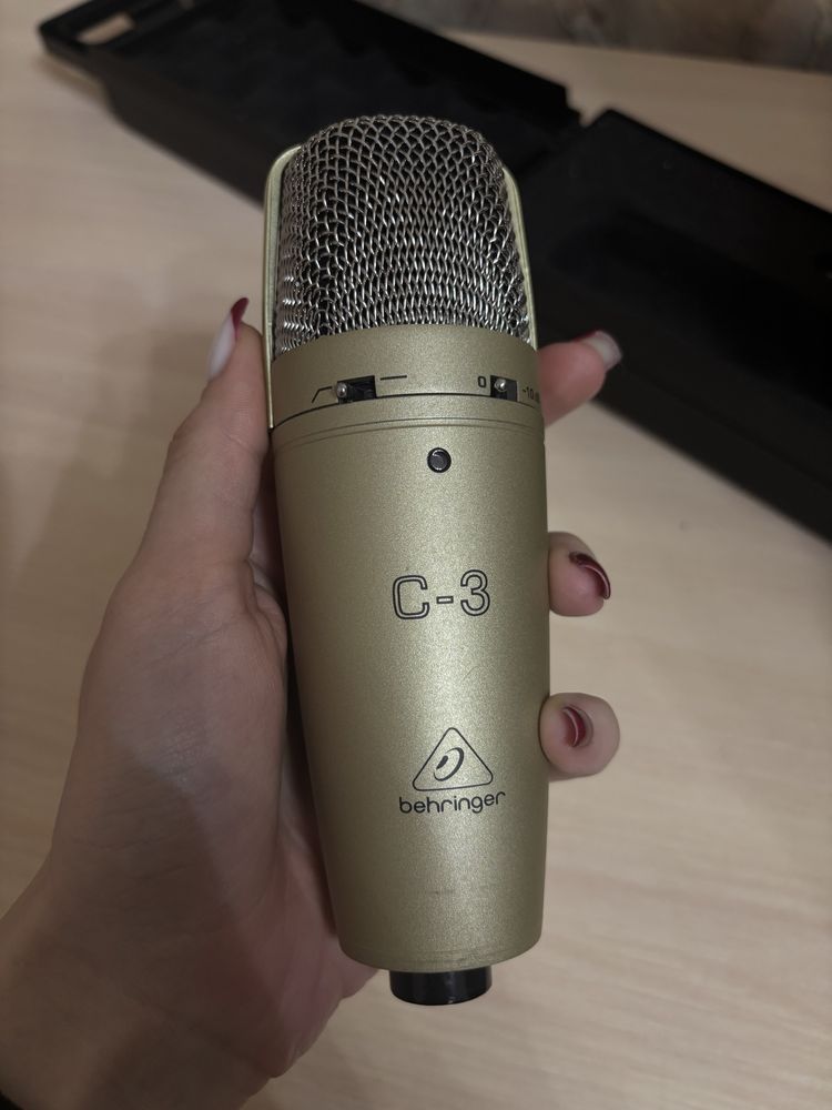 Продам микрофон  behringer c-3