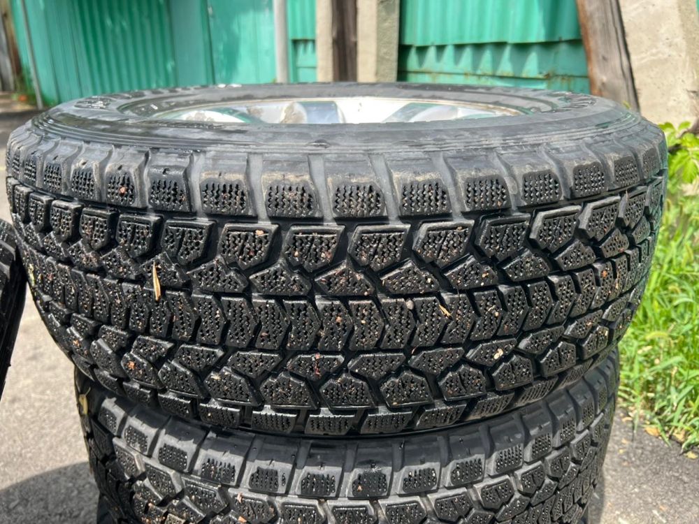 Продам зимние резину Dunlop
