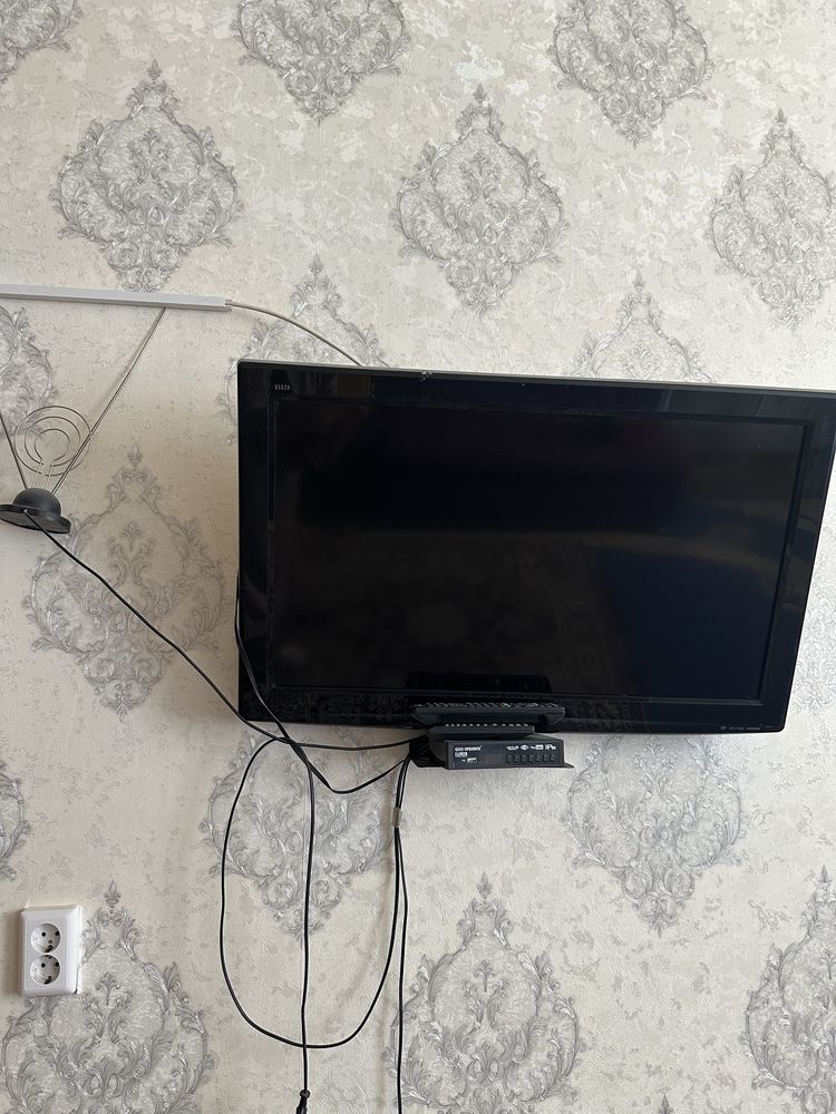 Продается Телевизор (Panasonic) хорошем состаяние + Отау тв (тунер)
