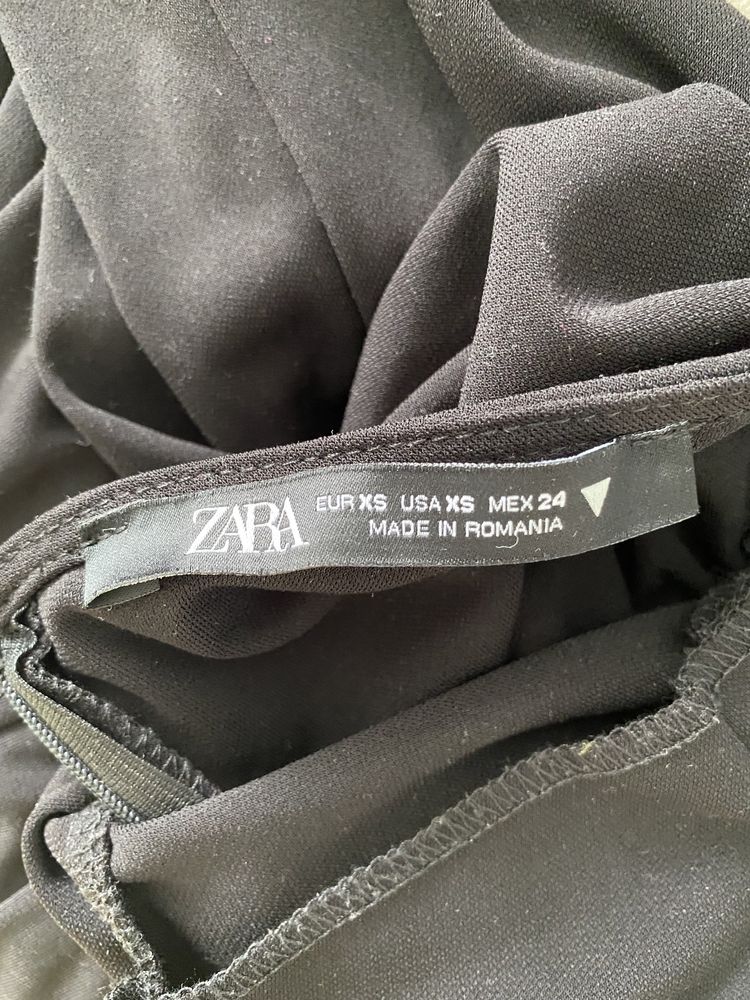 Длинное платье с вырезом Zara XS