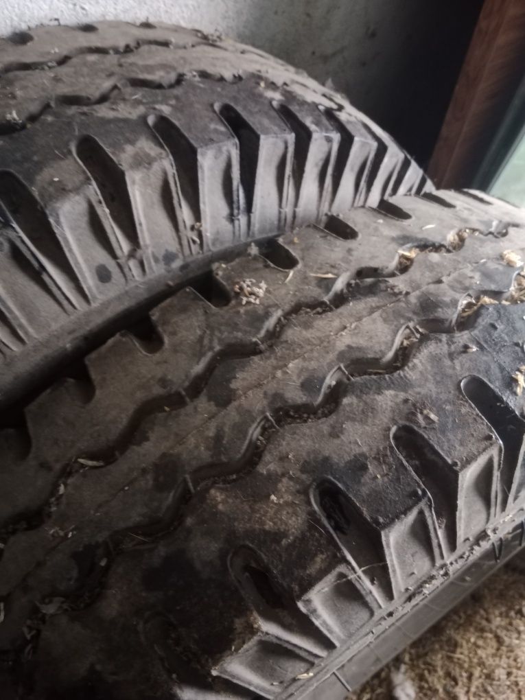 Продам 2 шины, R15,