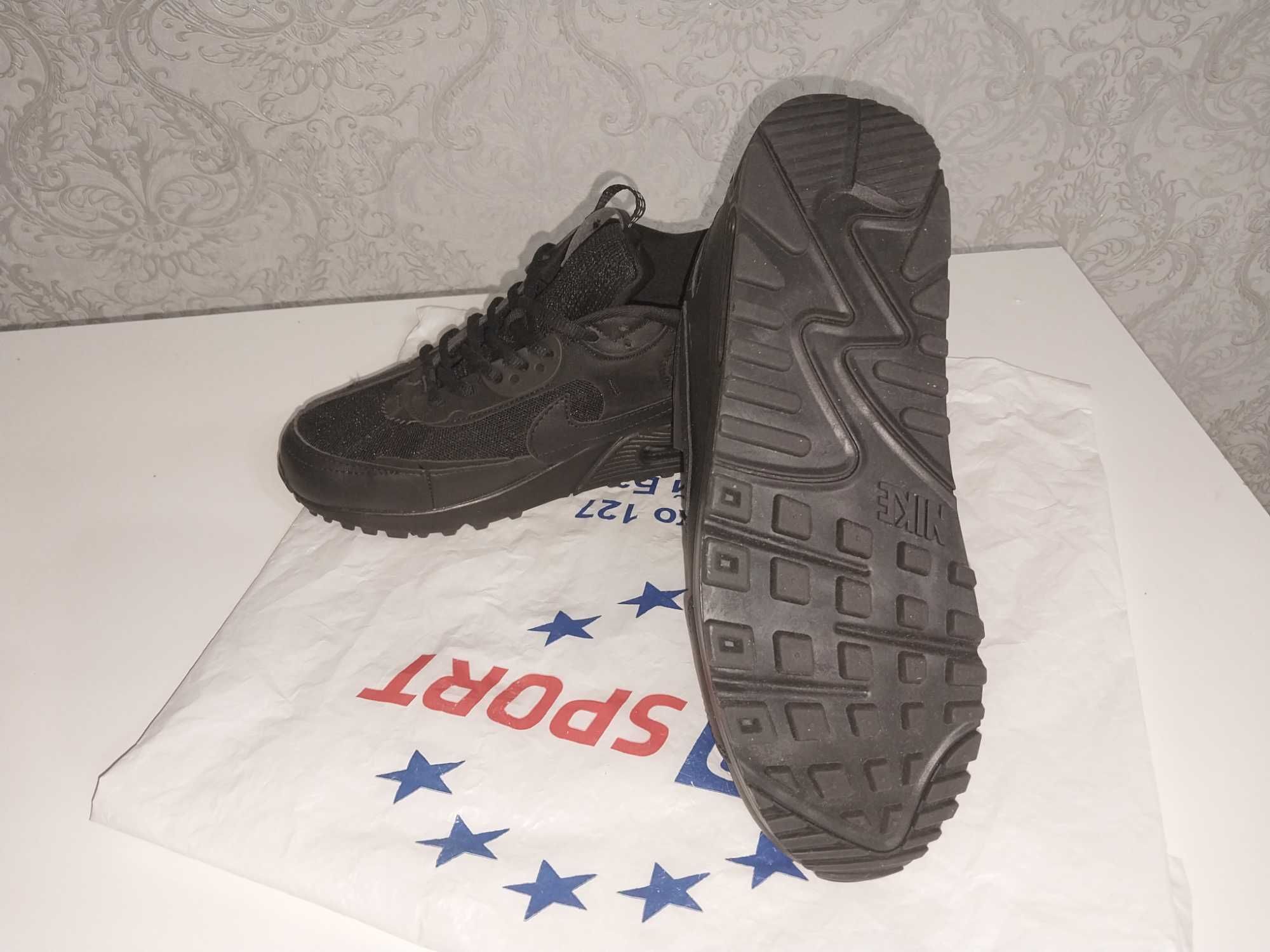 Кроссовки   NIKE         новый