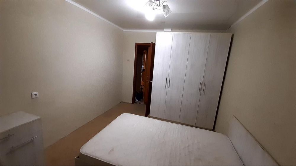 Продается 2-х комнатная квартира, в 8 мик-не.