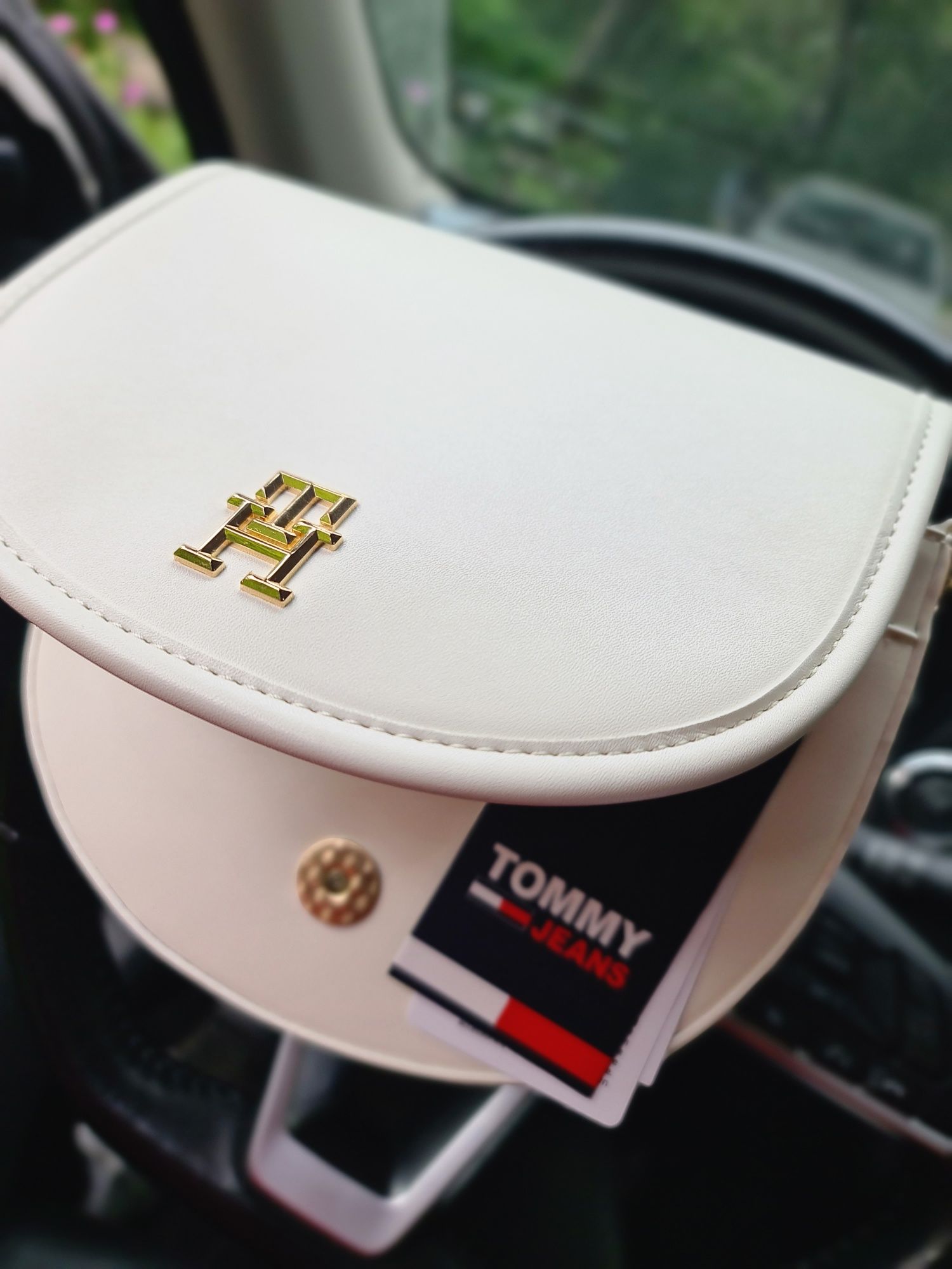 Сумка Tommy Hilfiger молочного,чёрного, синего цветов