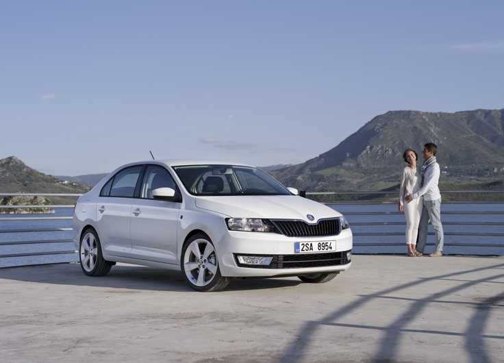Фара / Фонарь / Туманка на Skoda Rapid / Рапид