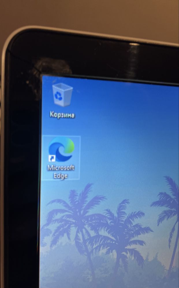 Продаю белый ноутбук