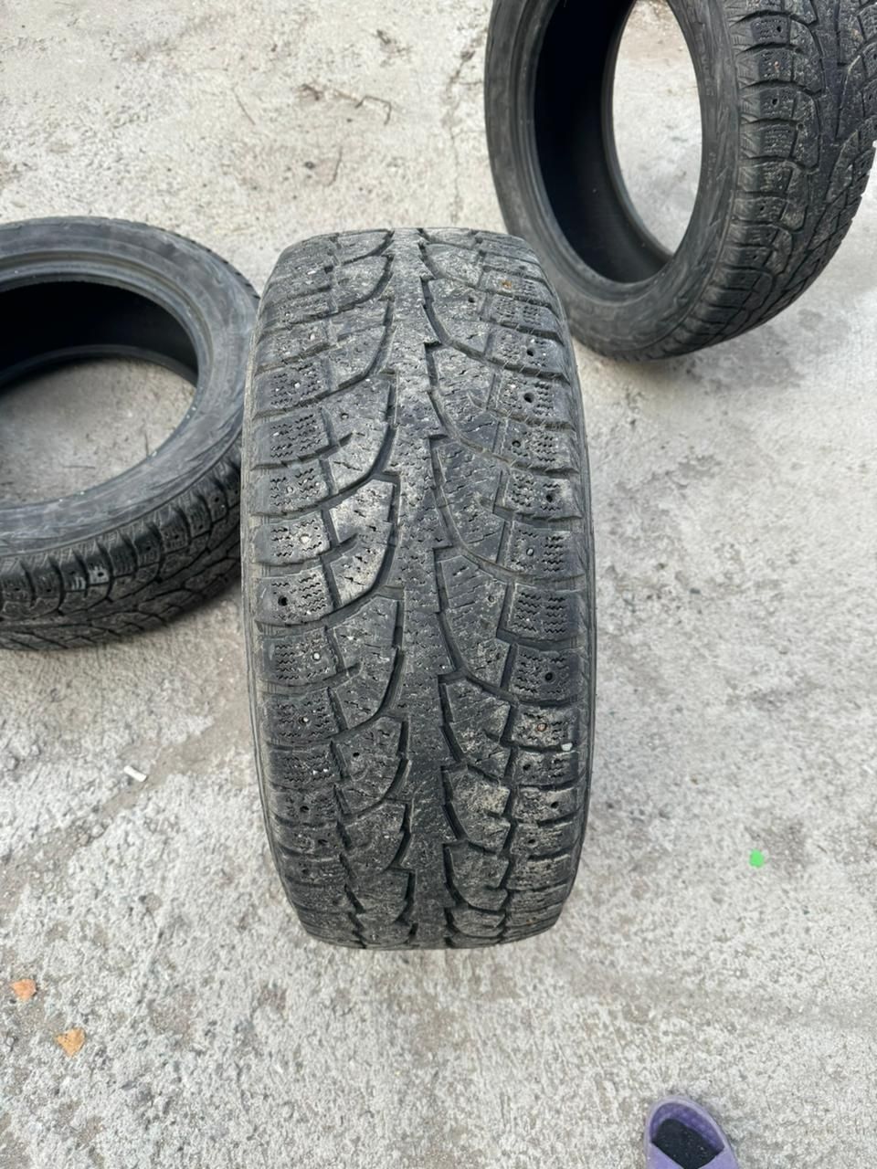 Продам бу шины R 18  3шт состояние как на фото