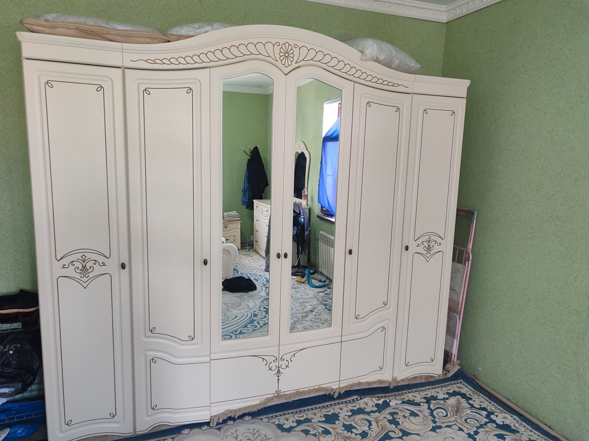 Классикалық стильдегі жатын бөлме жиһазы сатылады!

Сапалы әрі сәнді ж