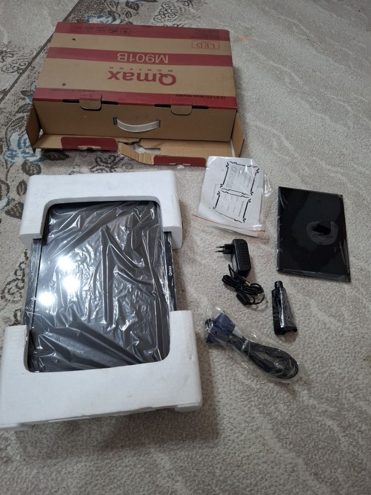 Монитор 18.5 Qmax M901B Black