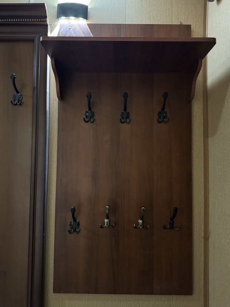 Продам прихожую красное дерево