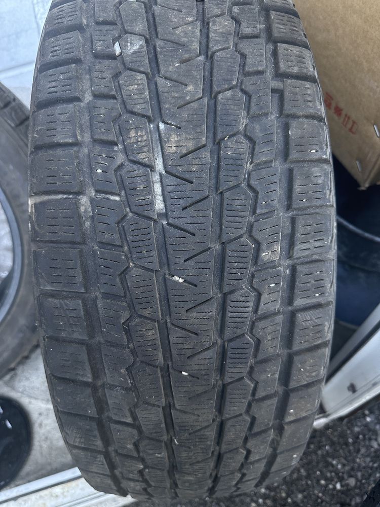 Продаю. Состояние отличная Зимние колесо 2 шт YOKOHAMA 255/55/R18