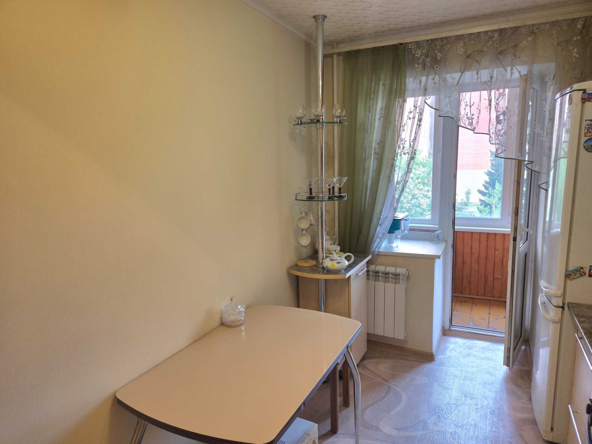 3-комн. квартира на Стрелке, кирпичный дом, 63 кв. м., 2 лоджии, 4/16