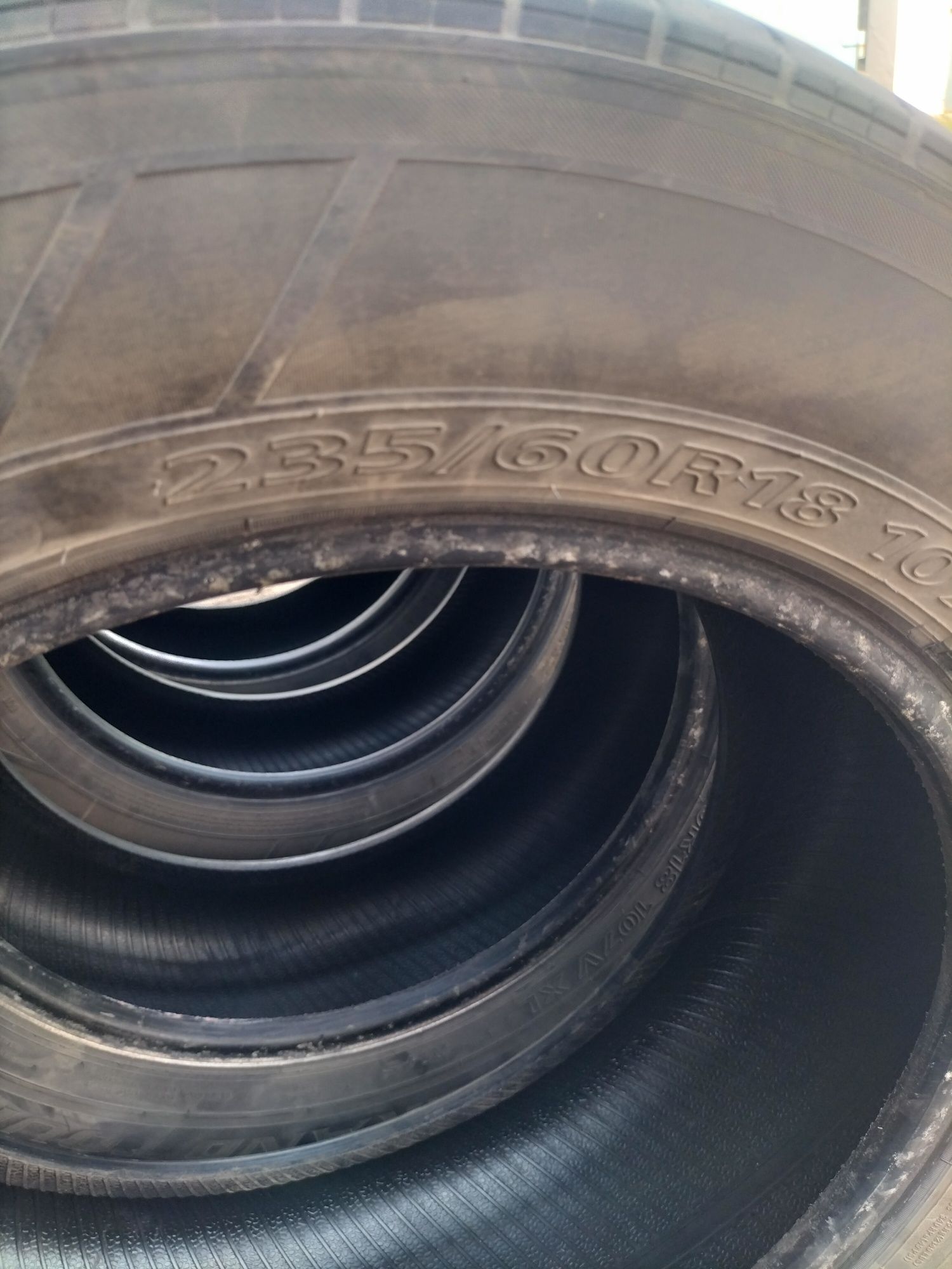 Продам шины бу. Размер 235/60R18