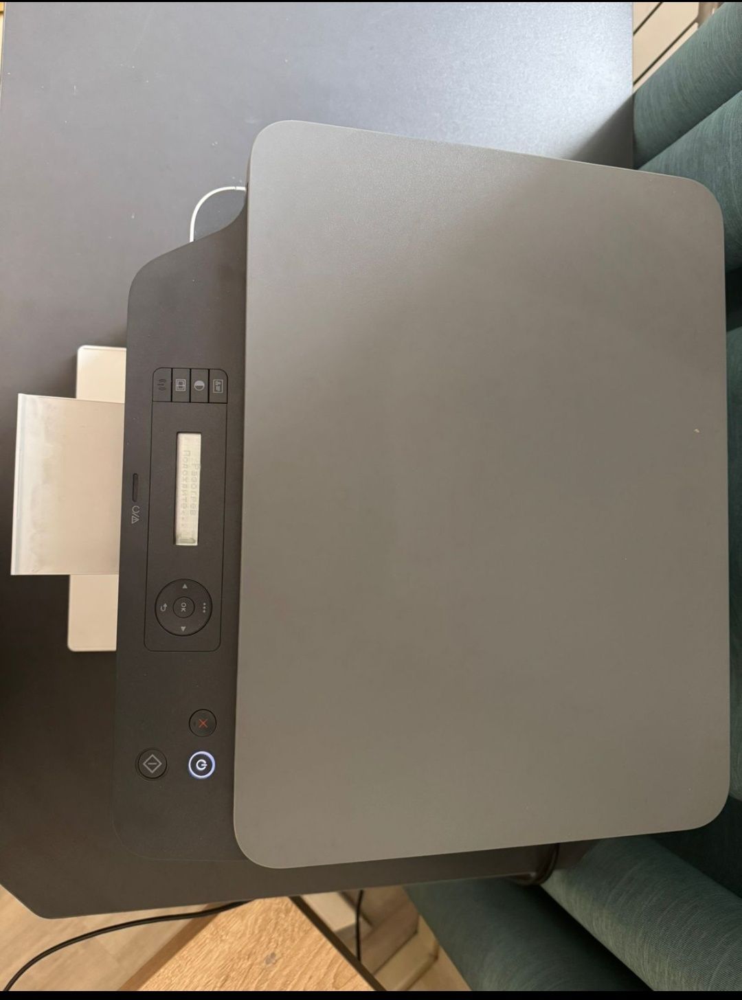 Принтер HP LASER MFP,кабель питанияUSB-кабель.