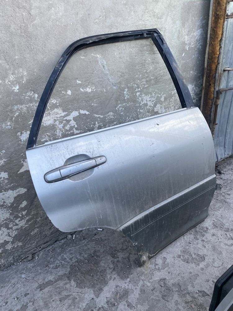 Продам дверь lexsus 300