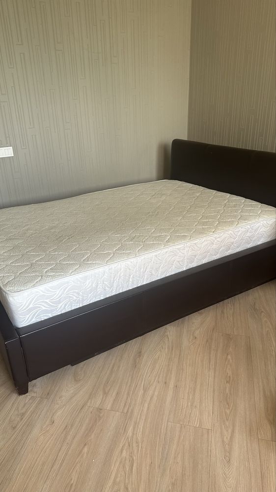 Продам  кровать с подьемным механизмом