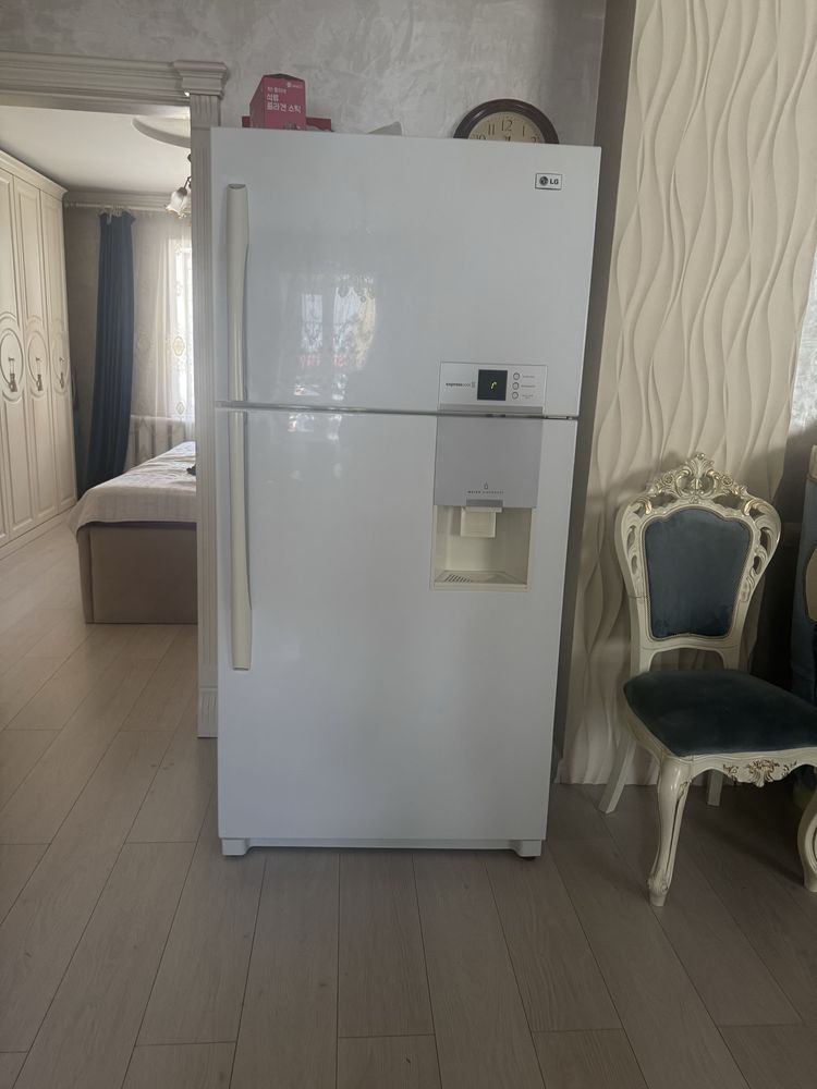 холодильник LG, отличное состояние, в ремонте не был