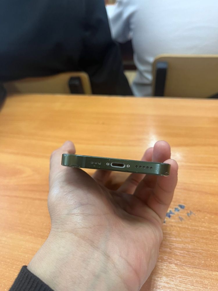 Продам айфон 13