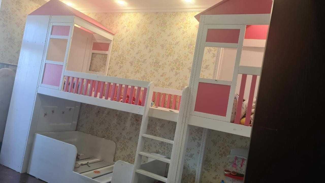 Детская кровать, шкаф, домик