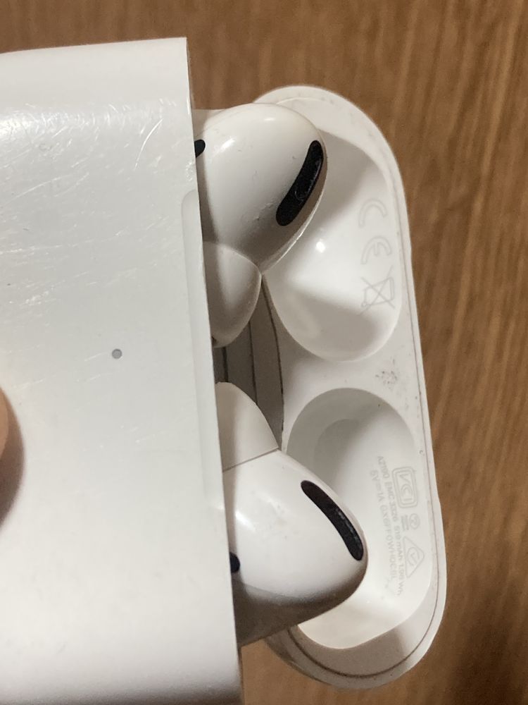 Iphone se 2020 air pods pro 1