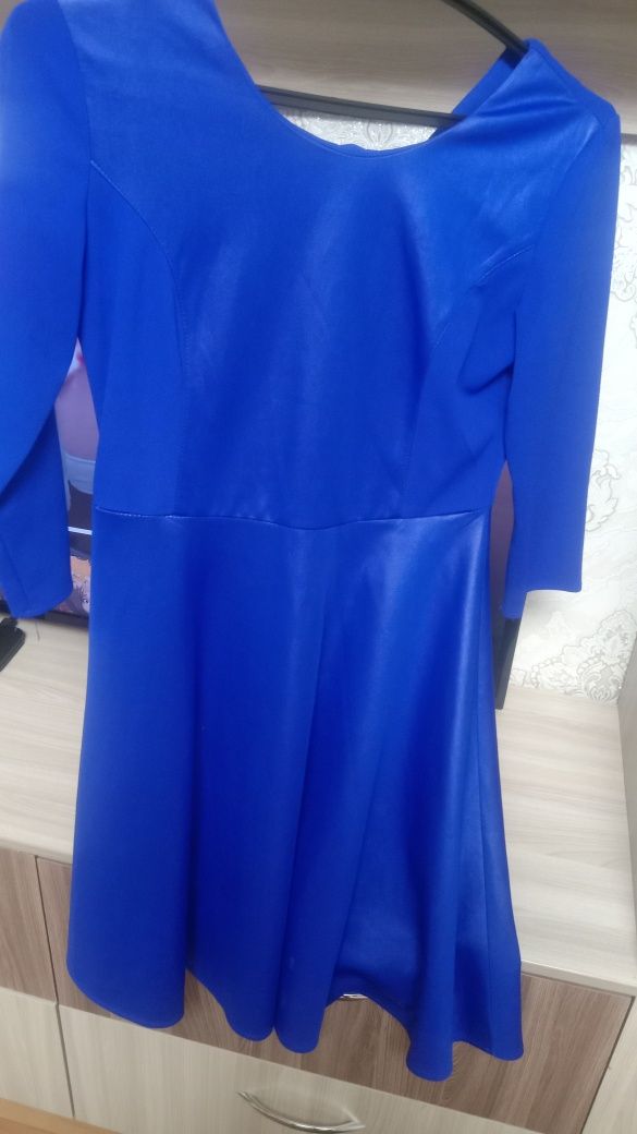 Продам платья все по 3000