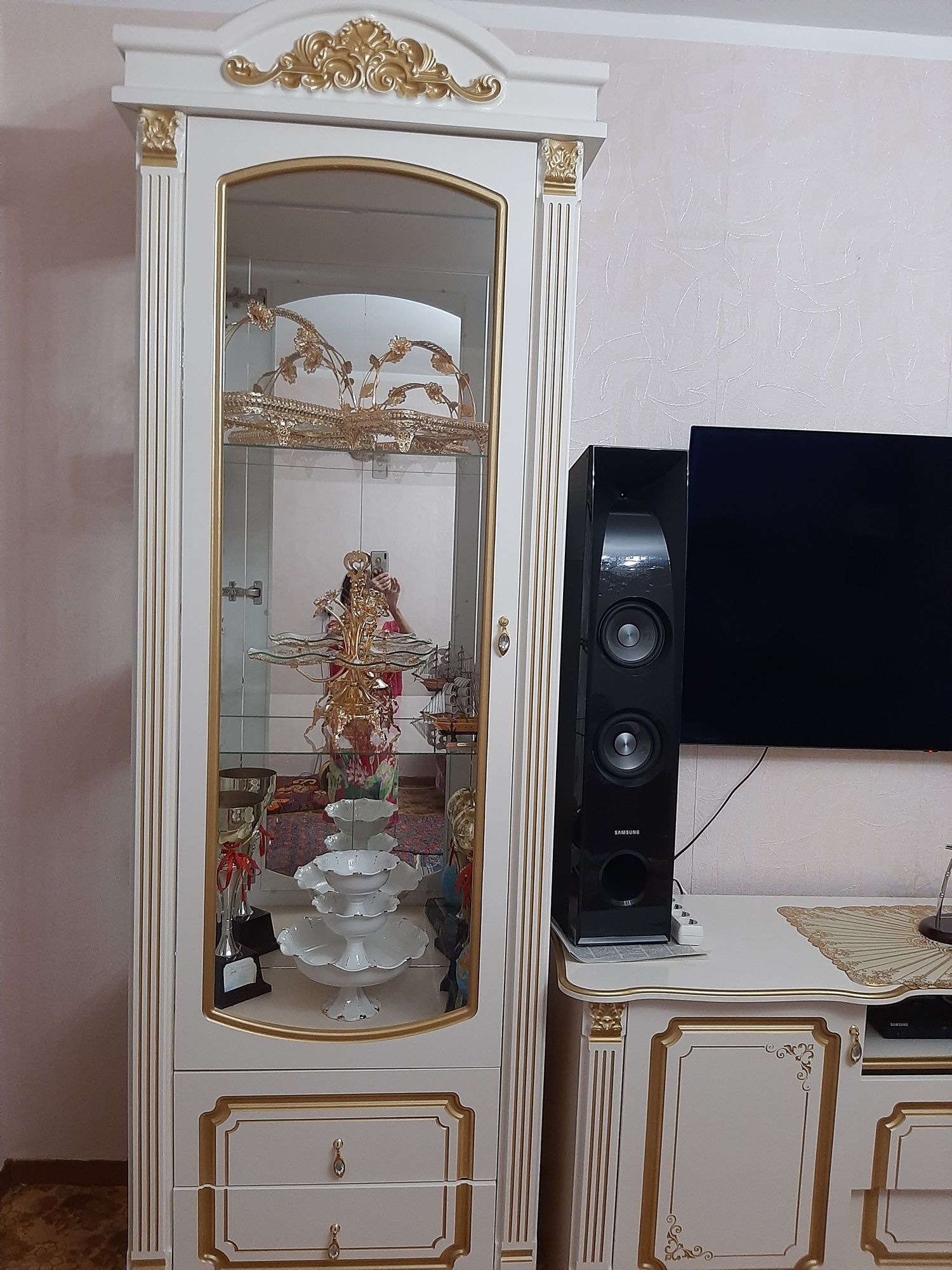 Продам сервант красивая