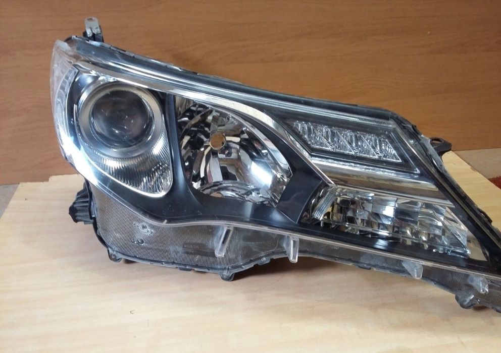 Бампер фара капот решетка радиатор на Toyota Rav 4