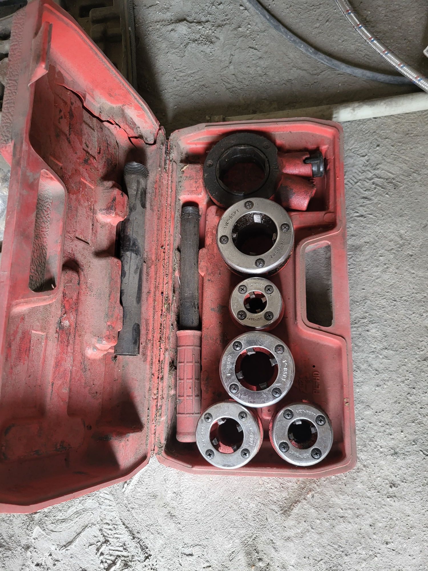 Клупп INTERTOOL трубный набор SD-8003, резьба 1/2"; 3/4"; 1"