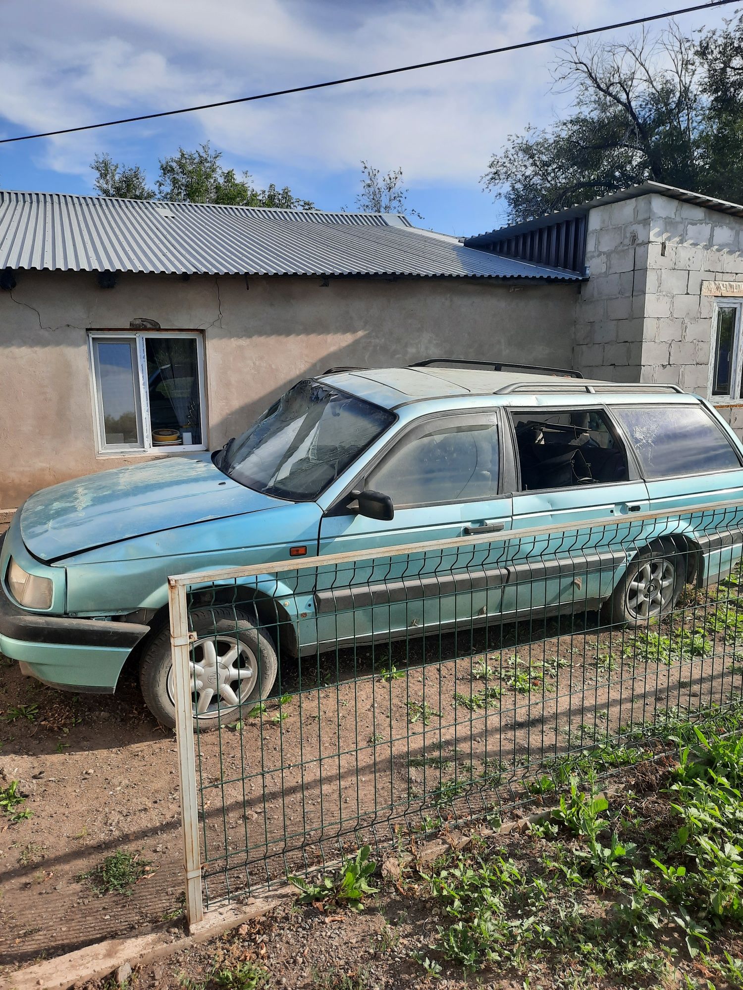 Продаю аварийный пассат б3