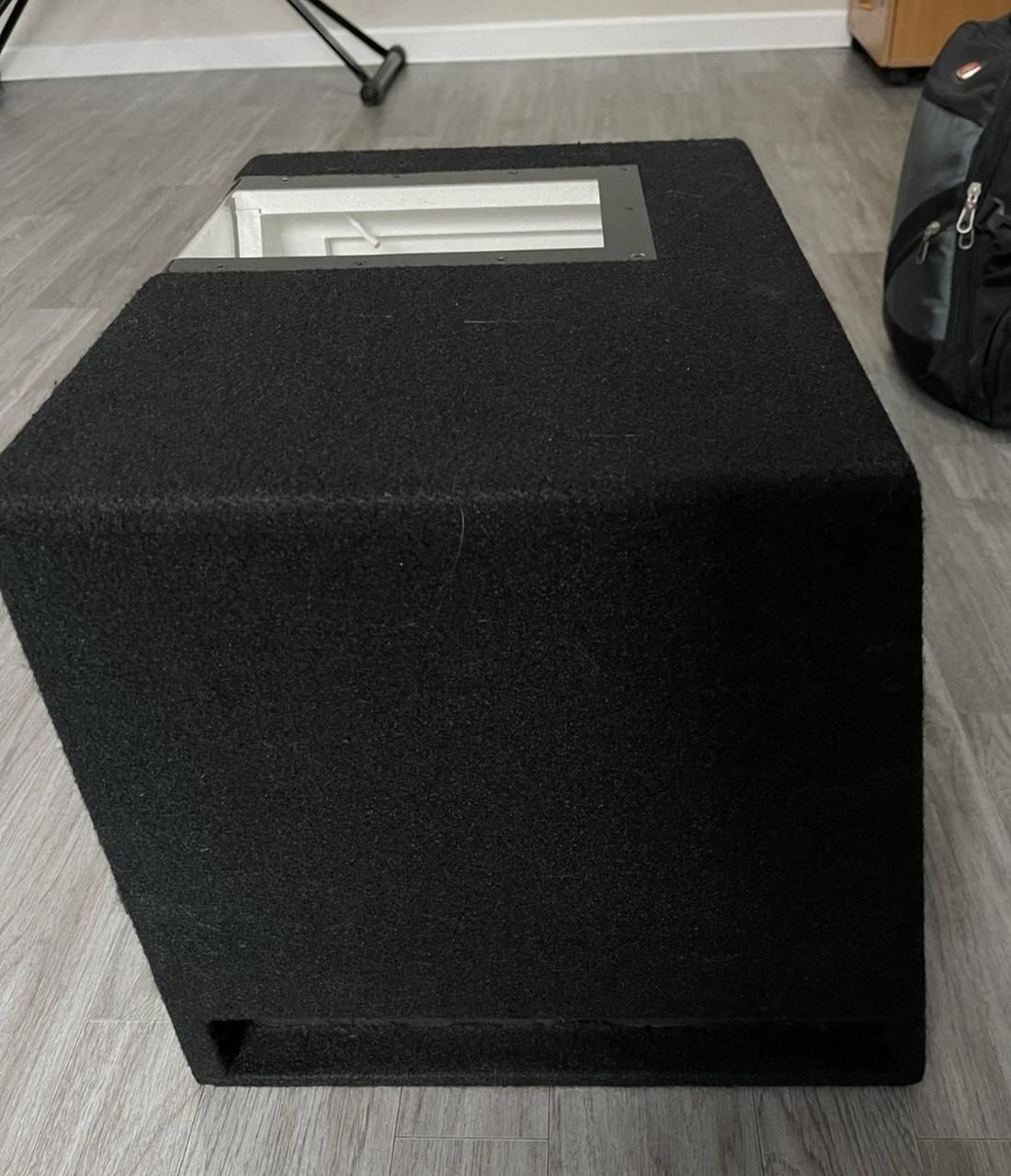Продам Сабвуфер jbl