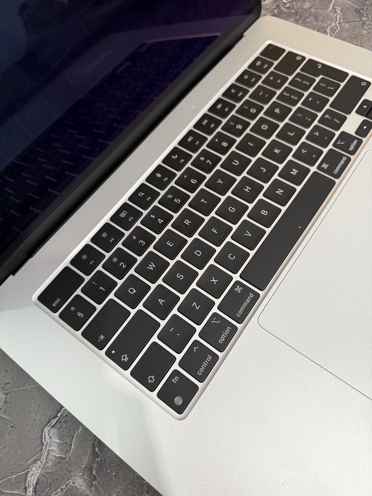 Macbook Air 15 дюймов (7мкр 12дом) лот 627676