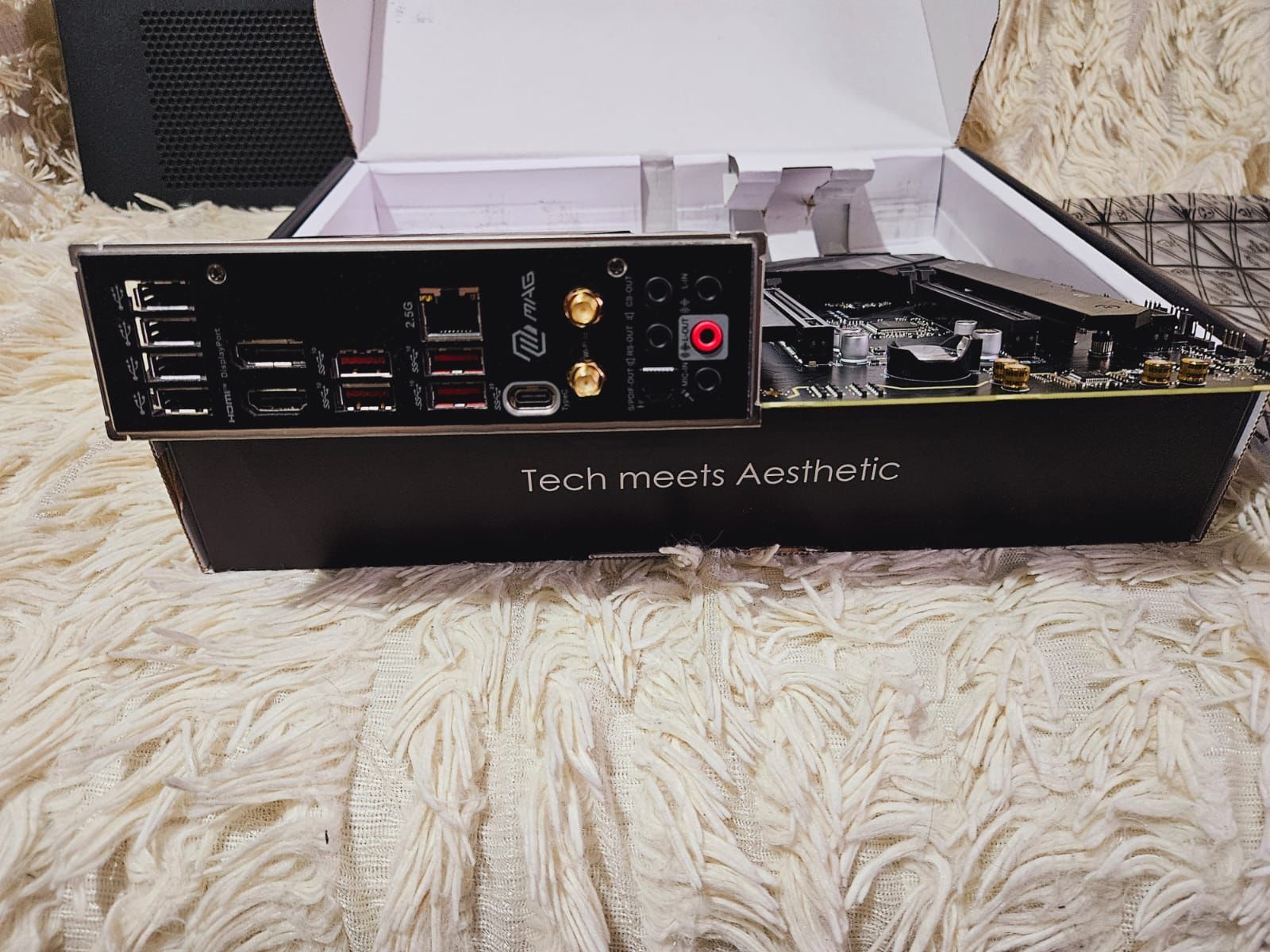 Продам материнскую плату MAG B760 TOMAHAWK WIFI