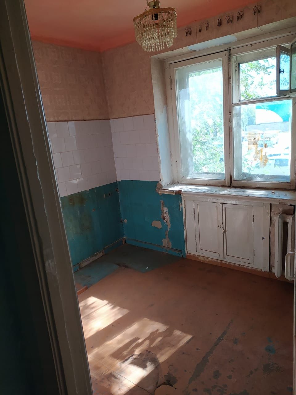 Продам под коммерцию рядом с  ЦОНом