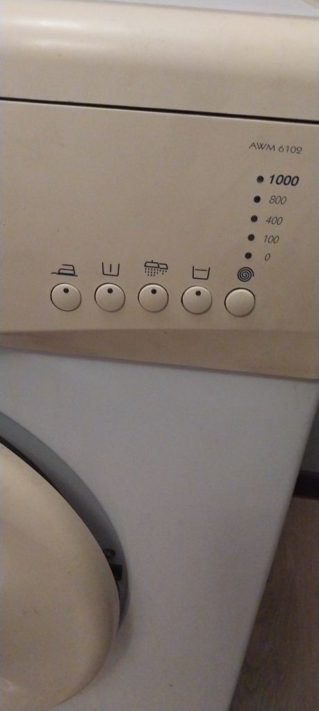 Стиральная машина Whirlpool, в хорошем, рабочем состоянии