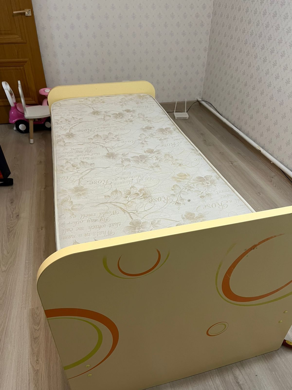 Продам кровать б/у с матрацом