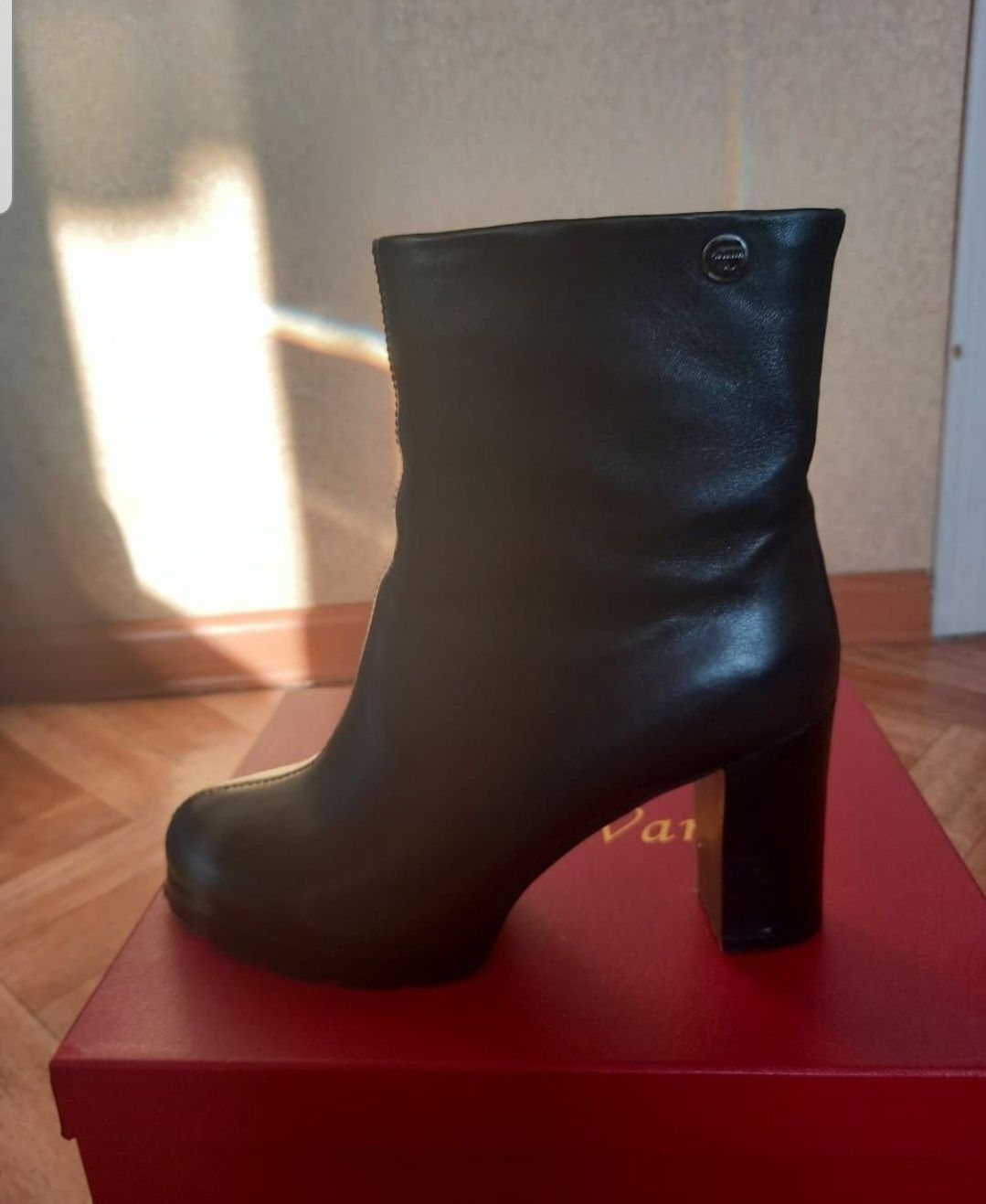 Продам кожаные ботинки
