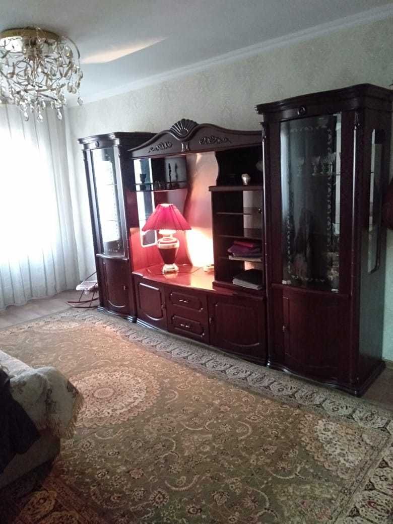 родам стенку в гостинную