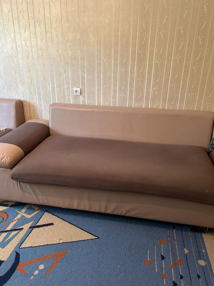 Продам диван не раскладной 2м