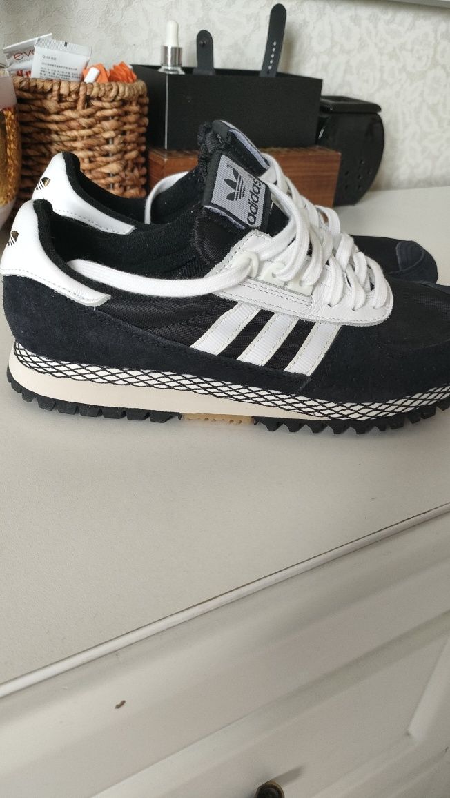 Кроссовки adidas
