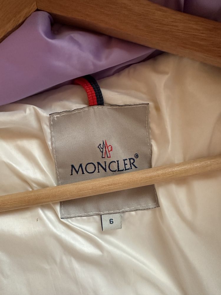 Комбинезон ( куртка и брюки) Moncler на 6 лет
