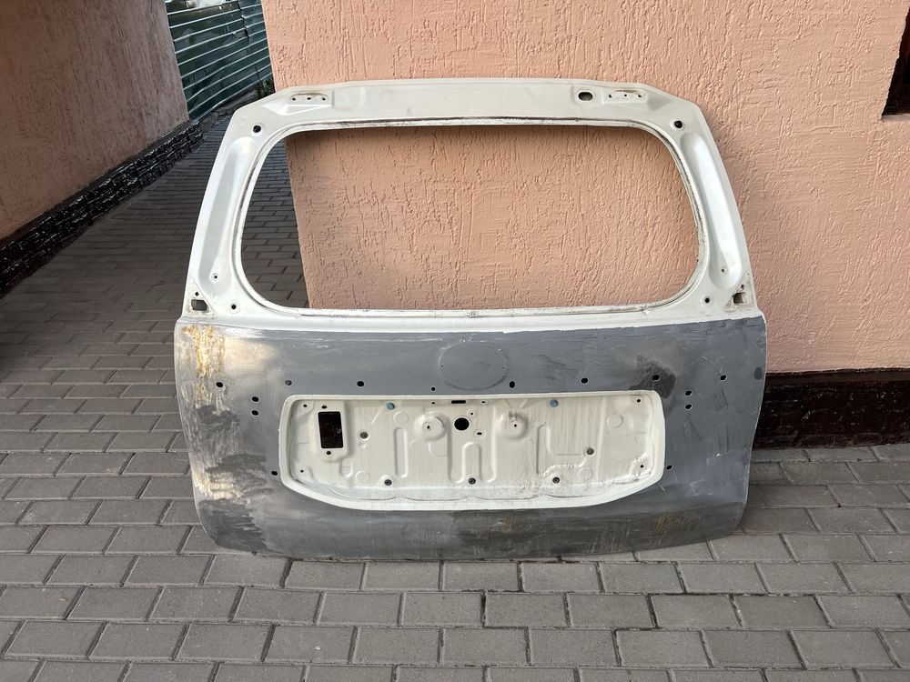 Продам Крышку багажника от прадо 150