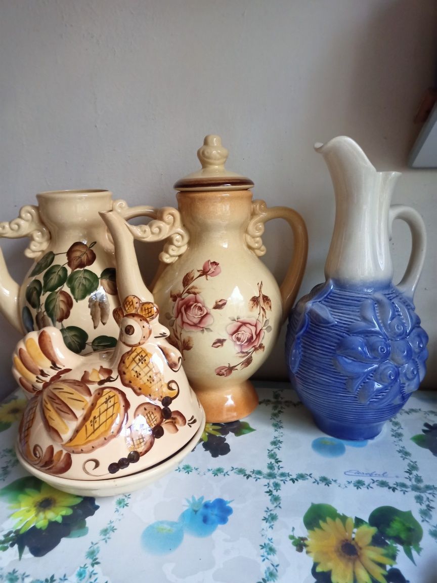Чайники керамические и кувшин