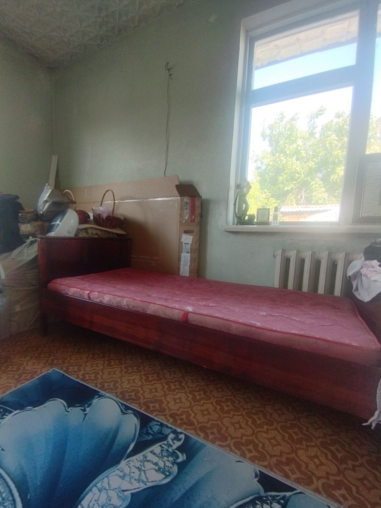 Продам кровать с матрасом в отличном состоянии (+в подарок ещё одна)