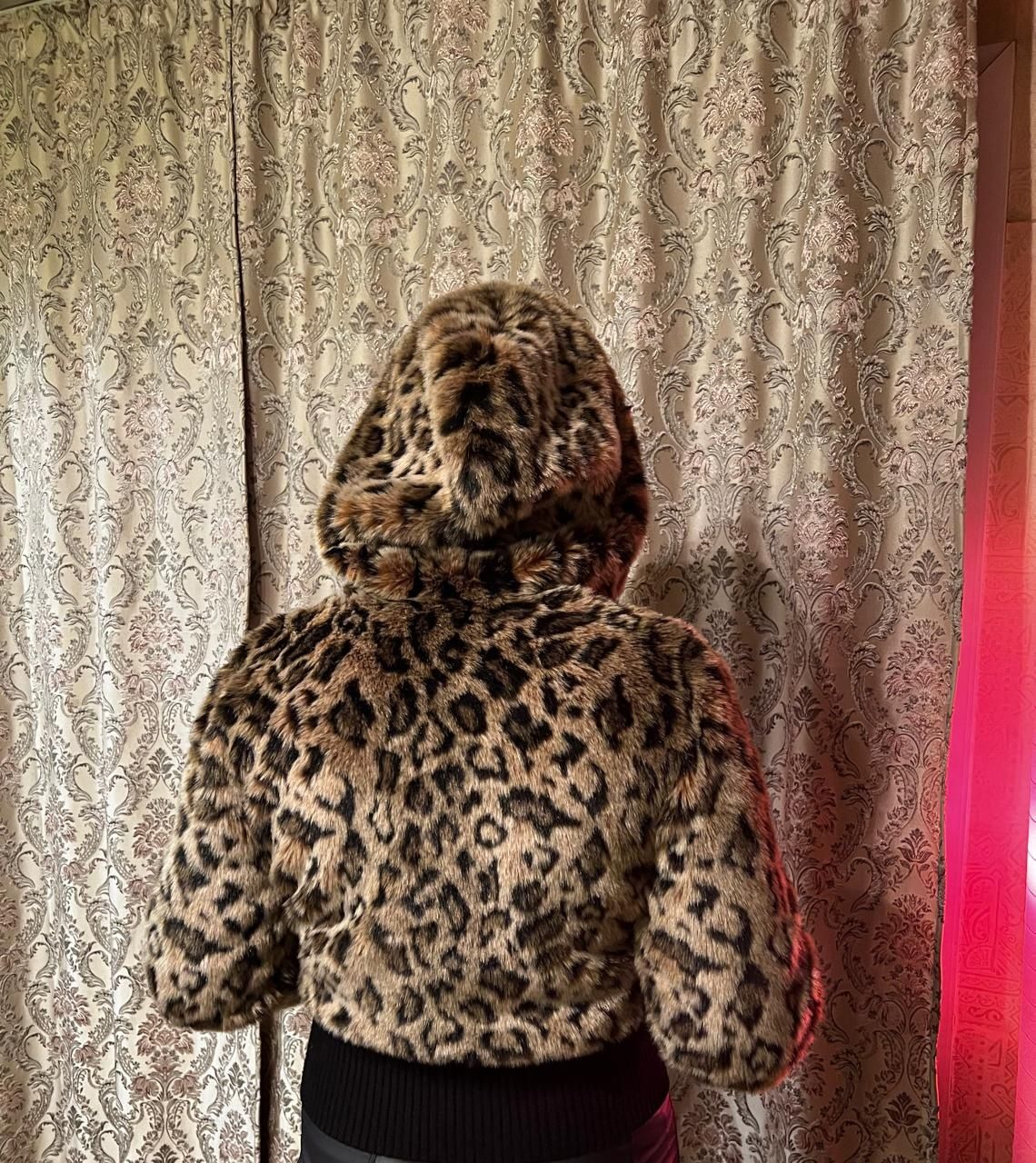 Шуба из экомеха, короткая.