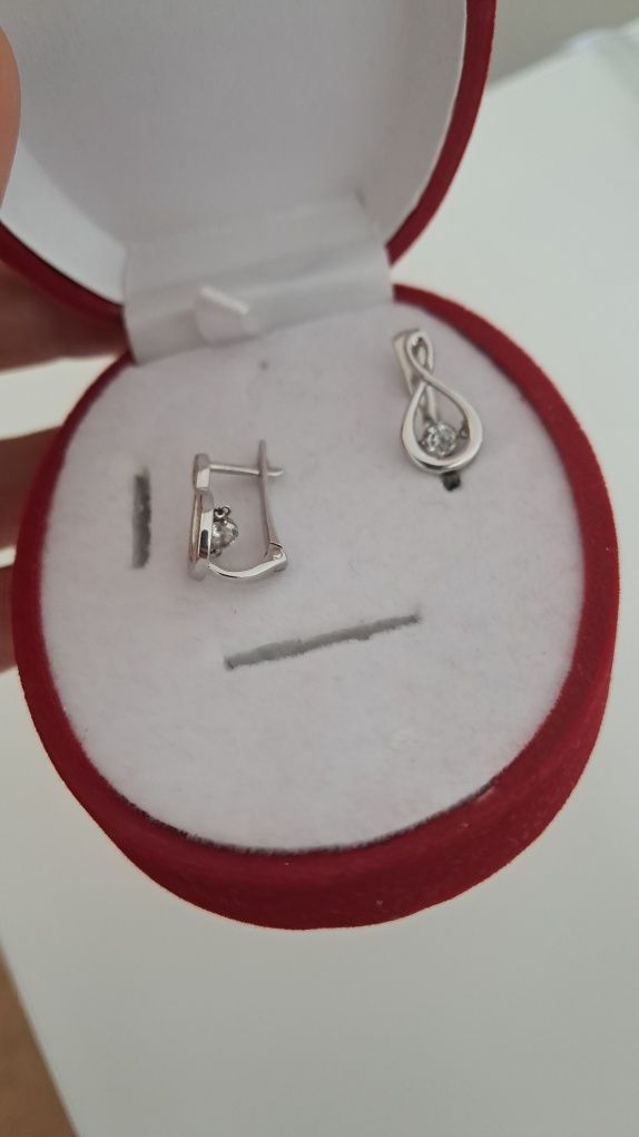 Продам серьги из белого золото