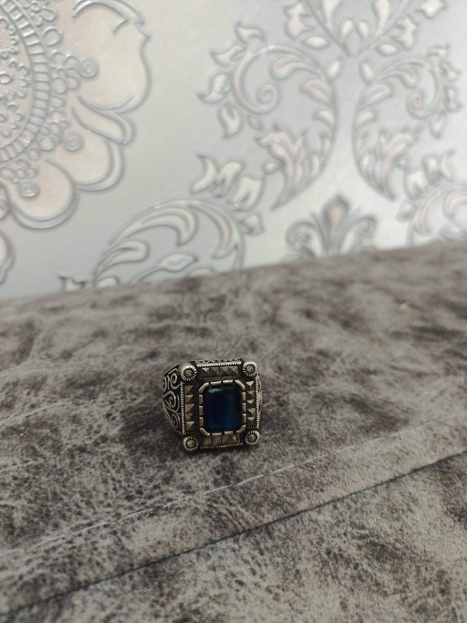 Продам серебро. Печатки мужскую.