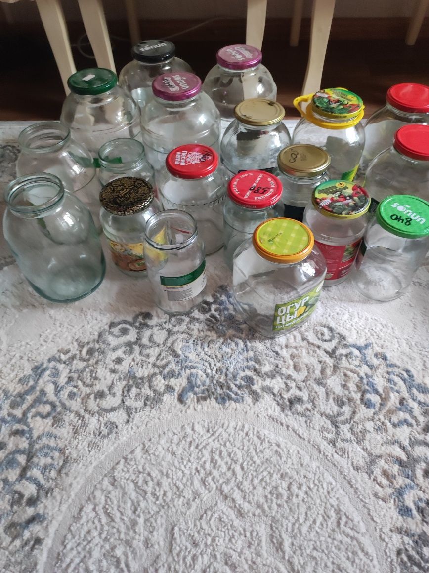 Продам банку имеется маленькие и большие
